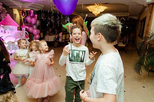 ДЕТСКИЙ ДЕНЬ РОЖДЕНИЯ "ПРИНЦЕССЫ И ВЕДЬМОЧКИ"